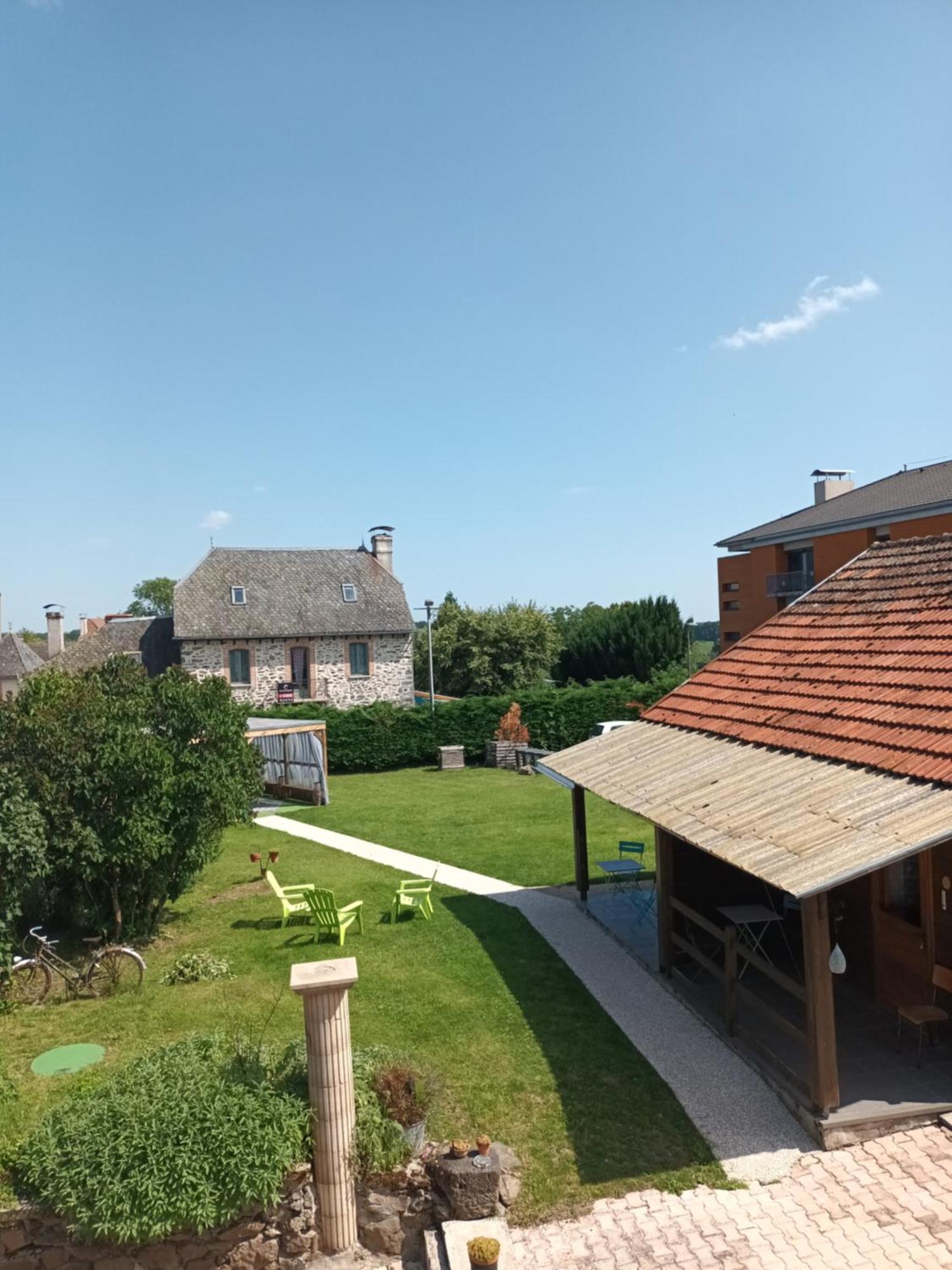 Le Miraillet, Gite Saint-Illide 外观 照片